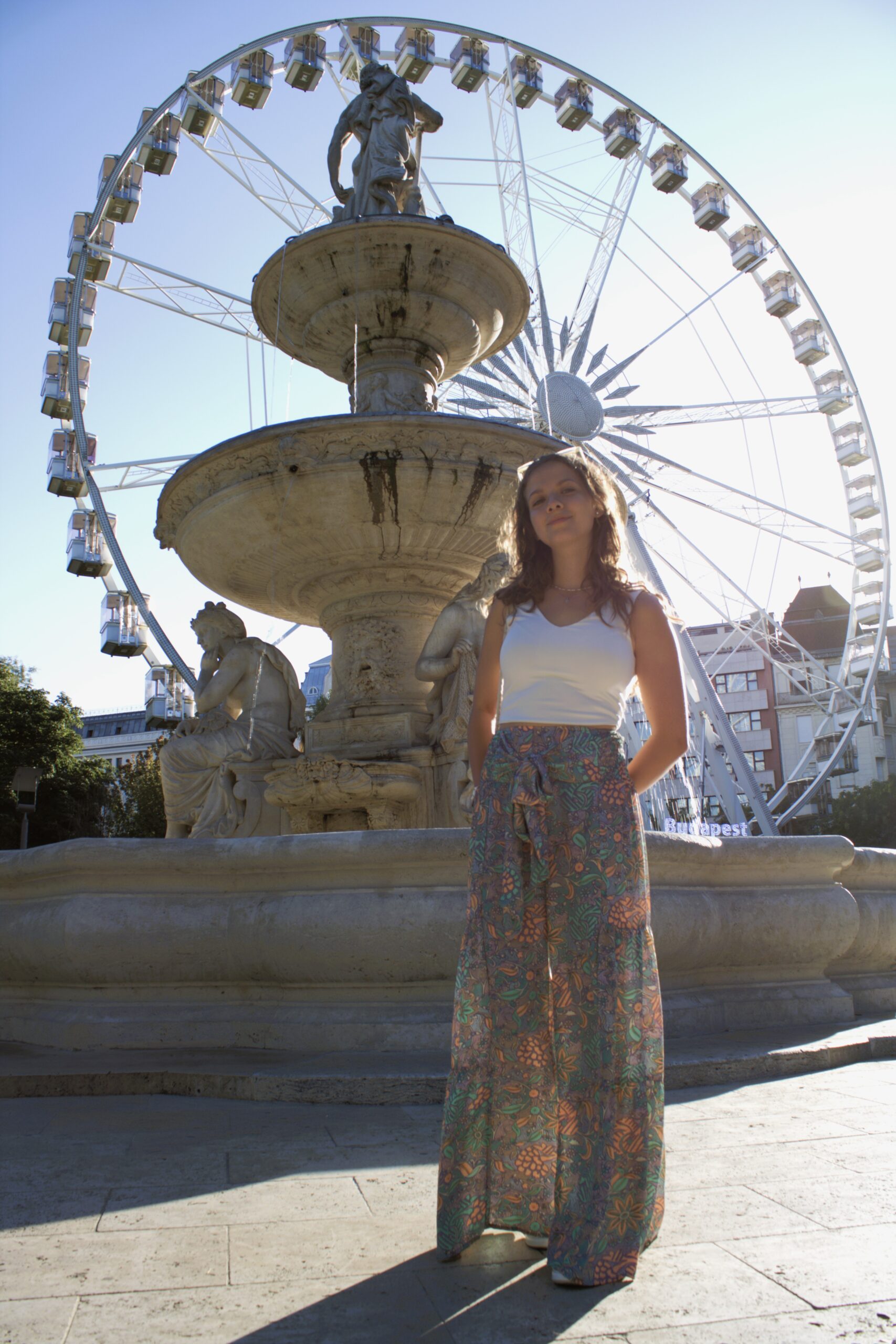 Visit the Elizabeth square with the sightseeing and photoshoot tour of See Us Budapest!